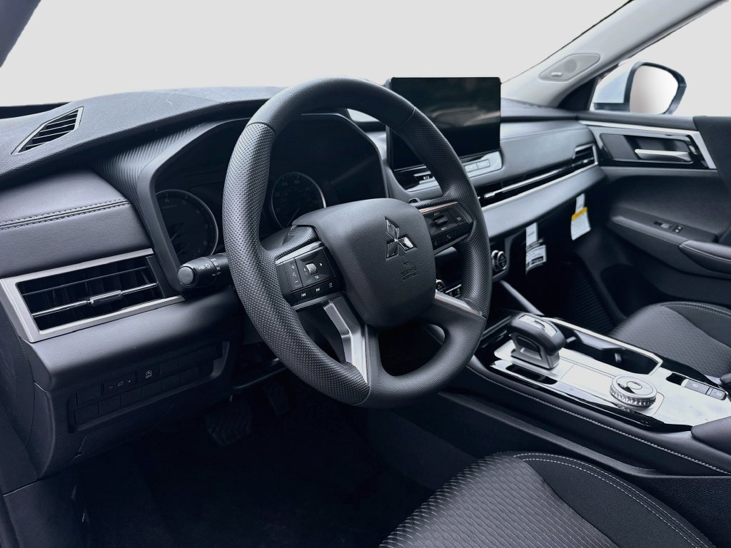 New 2026 Mitsubishi Outlander ES FWD image 9