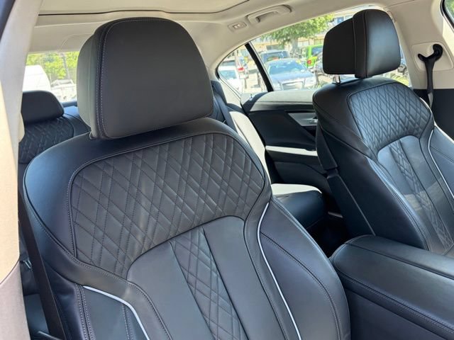 Used 2022 BMW 740i xDrive AWD/4WD image 29