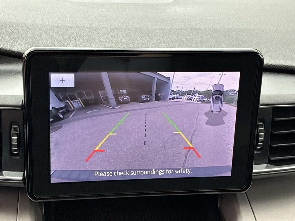 Used 2023 Ford Explorer XLT w/ Equipment Group 202A AWD/4WD image 41