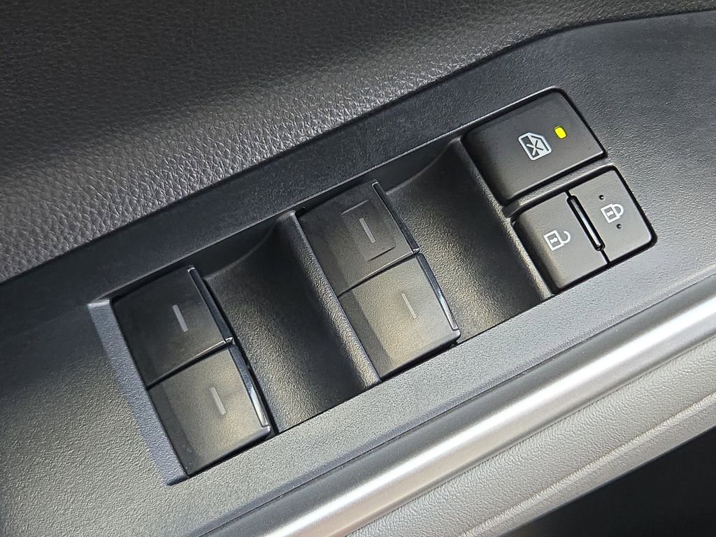 Used 2024 Toyota Highlander LE image 27