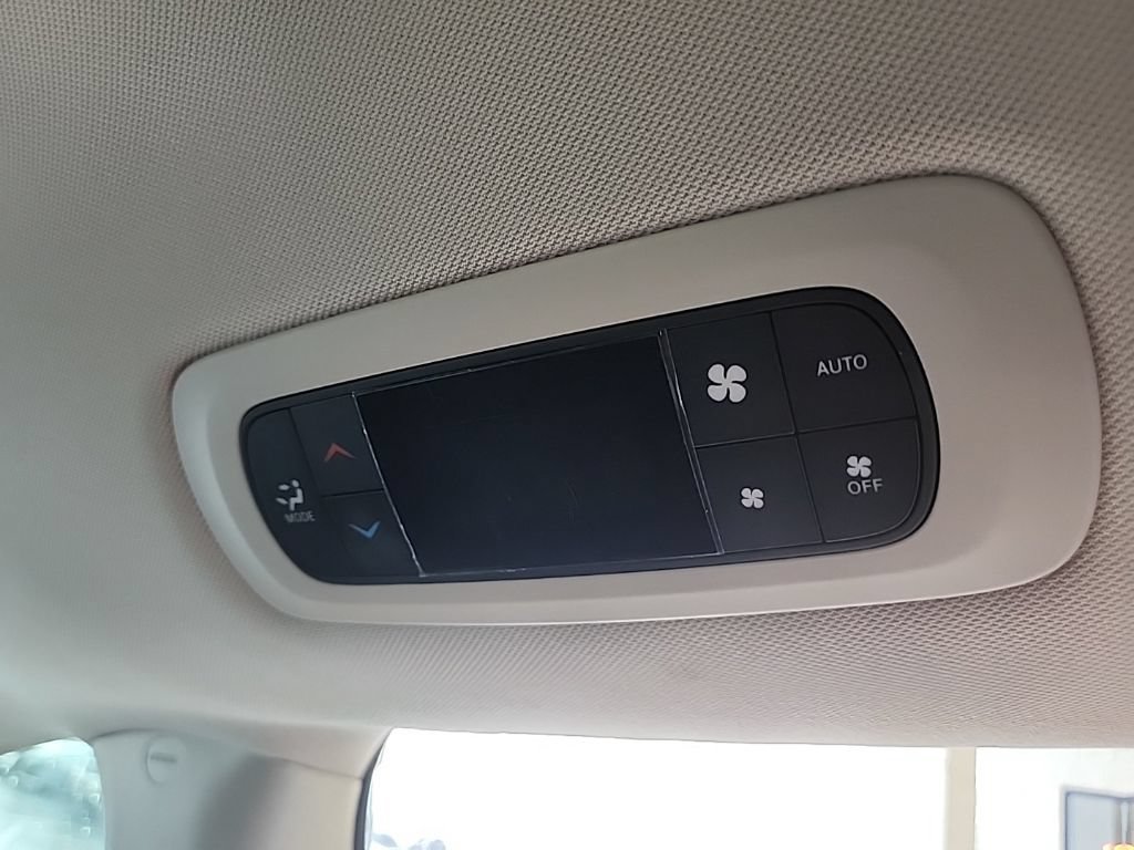 Used 2021 Chrysler Pacifica Touring FWD image 36