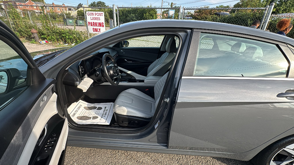 Used 2023 Hyundai Elantra Limited w/ Cargo Package FWD image 12