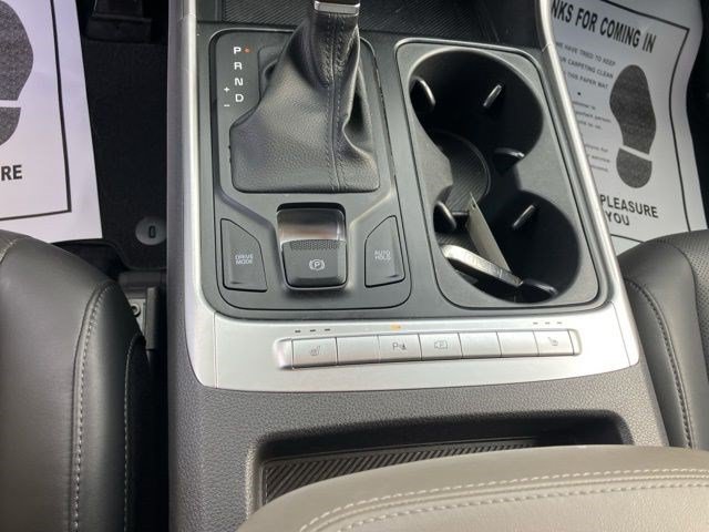 Used 2025 Kia Carnival FWD image 19