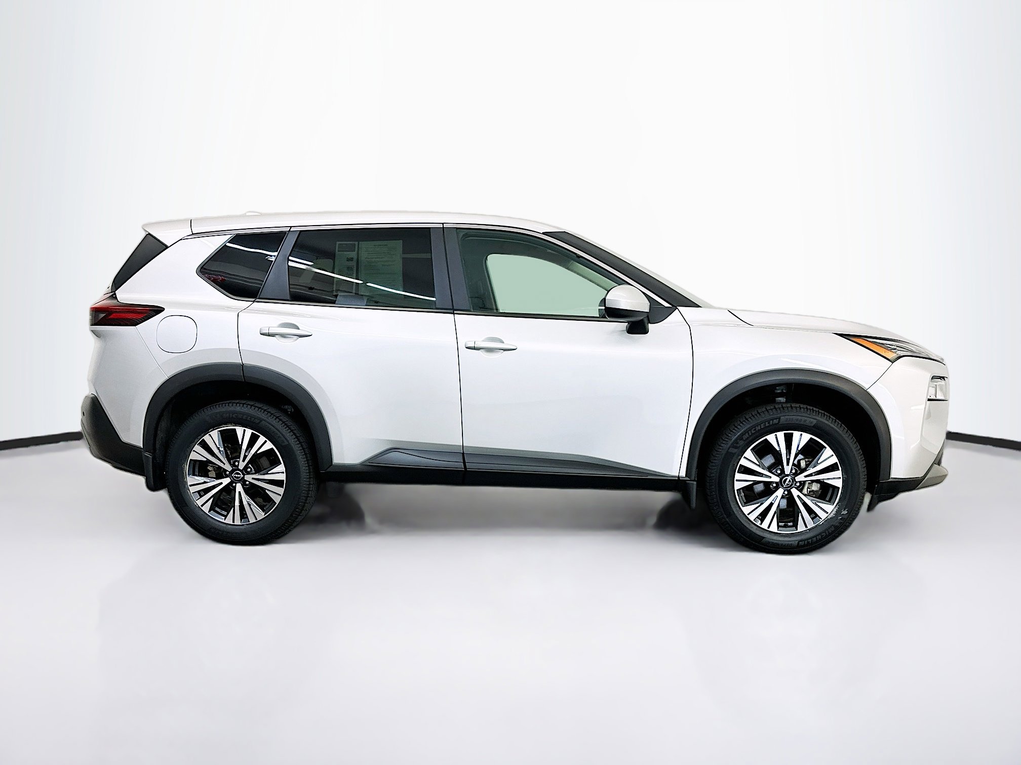Used 2023 Nissan Rogue SV image 10