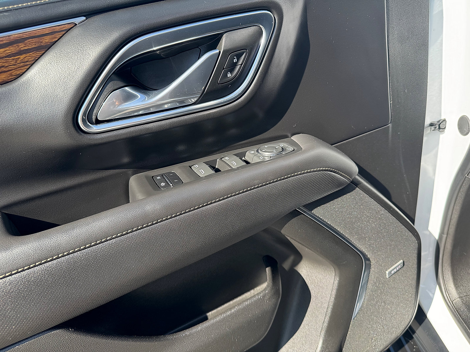 Used 2023 Chevrolet Suburban Premier RWD image 8
