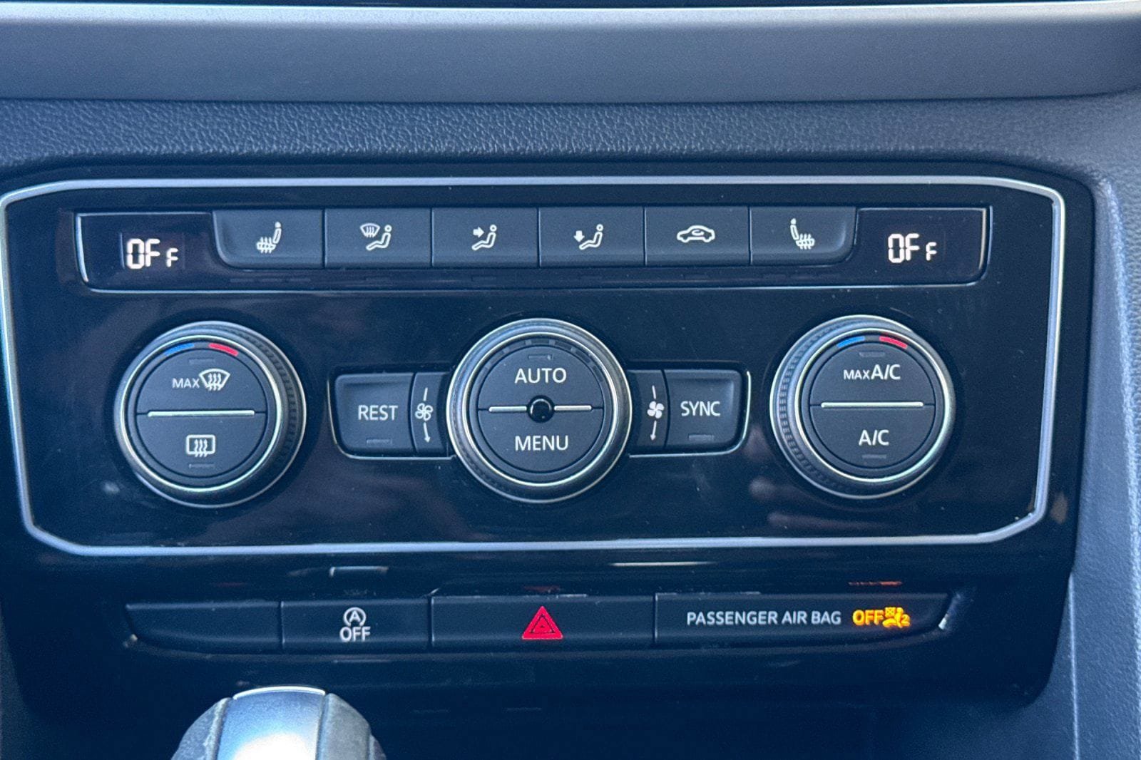 Used 2023 Volkswagen Atlas SE AWD/4WD image 23
