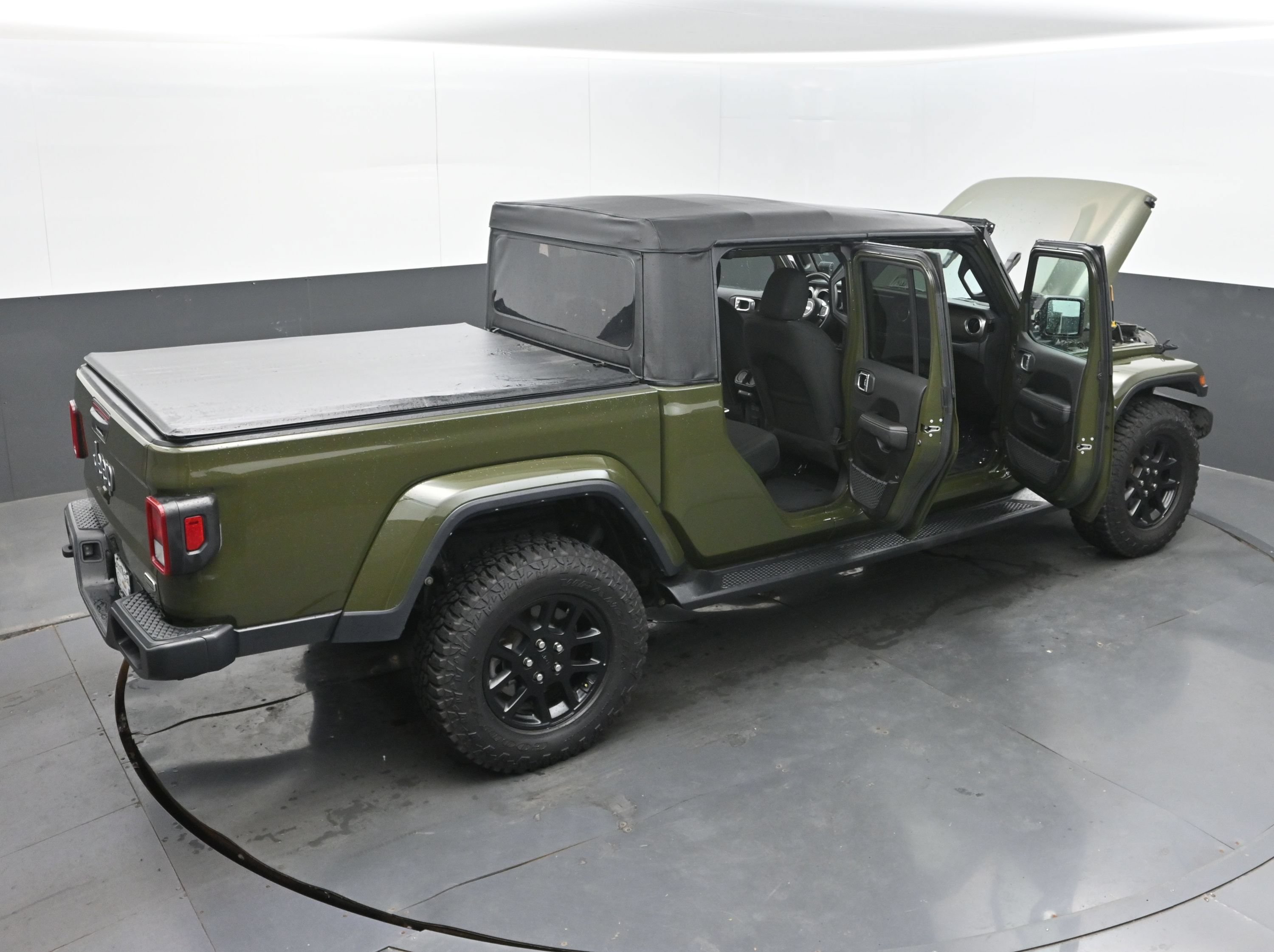Used 2023 Jeep Gladiator Overland AWD/4WD image 45