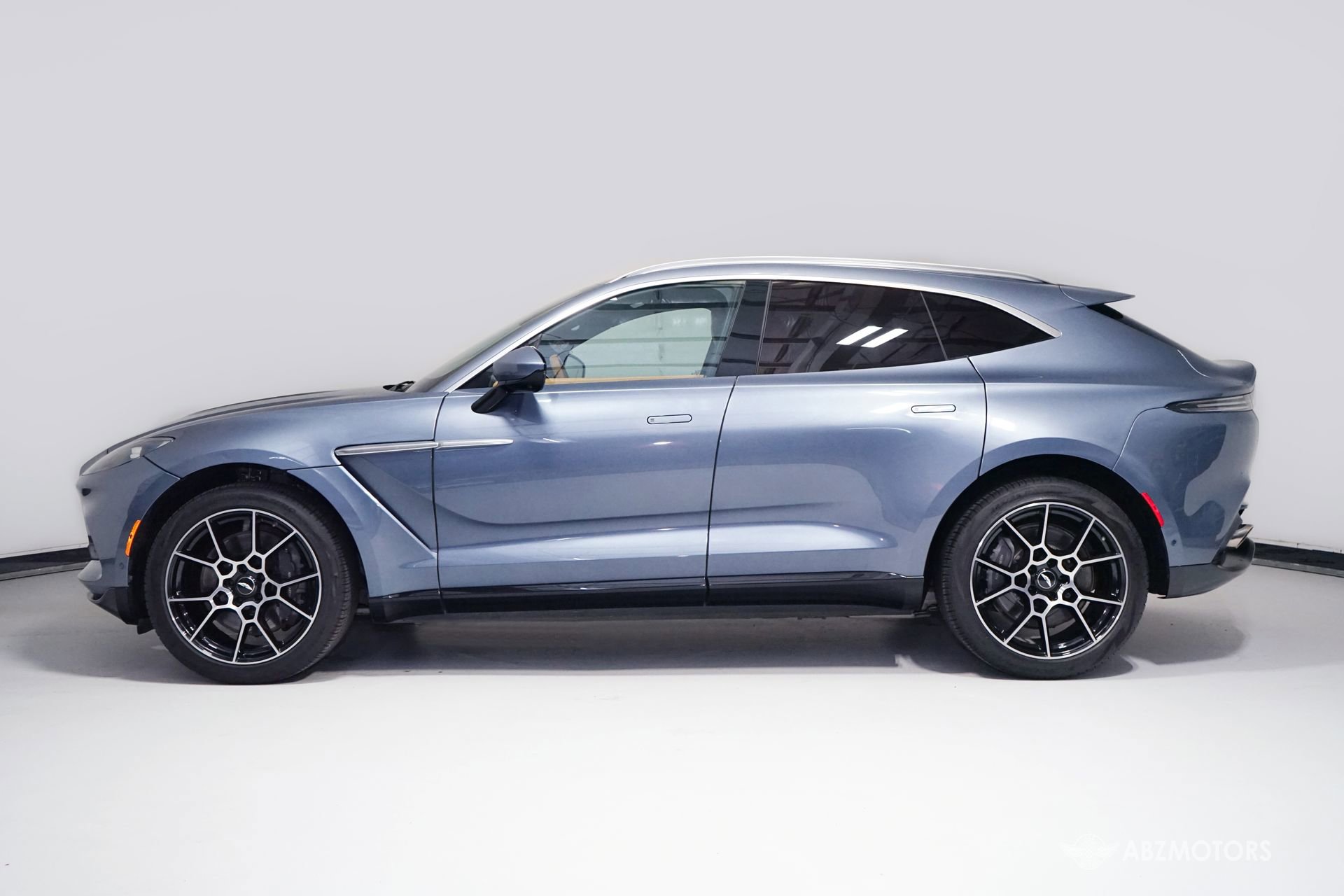 Used 2021 Aston Martin DBX AWD/4WD image 4