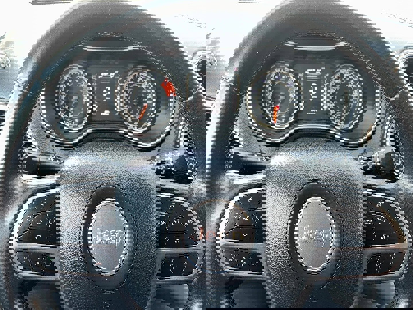 Used 2020 Jeep Cherokee Latitude Lux w/ Comfort/Convenience Group image 22