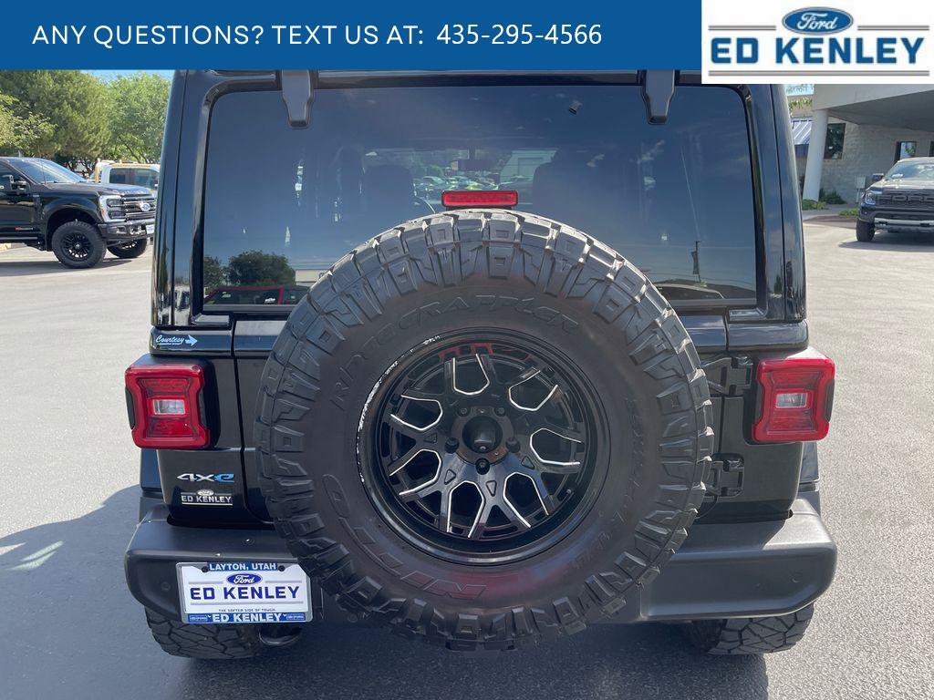 Used 2021 Jeep Wrangler Unlimited Sahara w/ Cold Weather Group AWD/4WD image 31