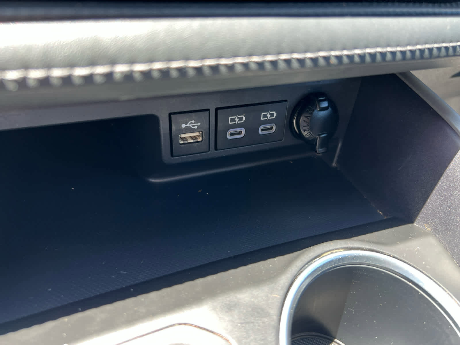 Used 2023 Toyota Highlander XLE AWD/4WD image 23