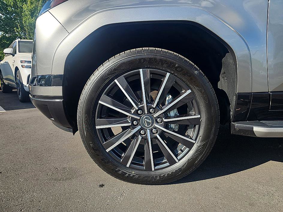 Used 2024 Lexus GX 550 w/ Accessory Package (2T) AWD/4WD image 9