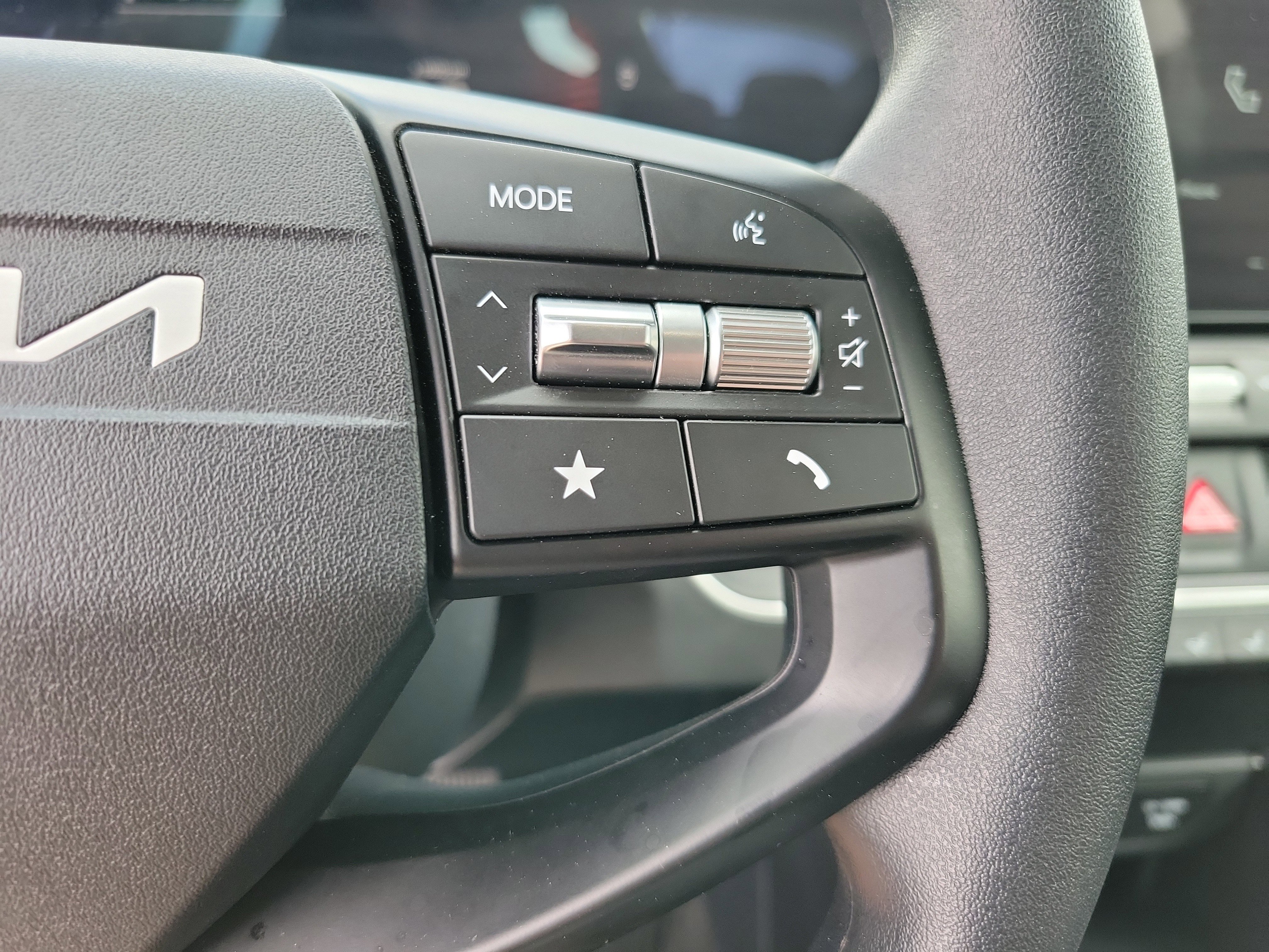 Used 2025 Kia K4 LXS image 17