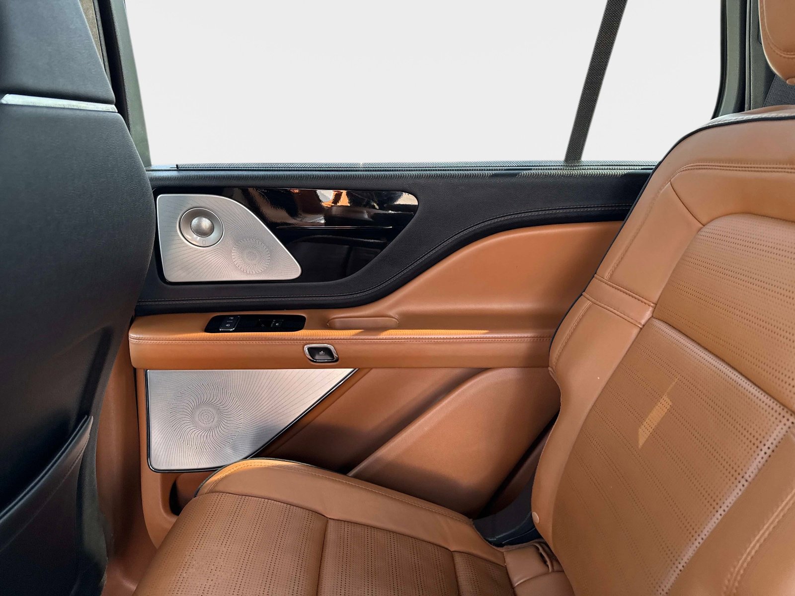 Used 2020 Lincoln Aviator Black Label w/ Class IV Trailer Tow Package image 17