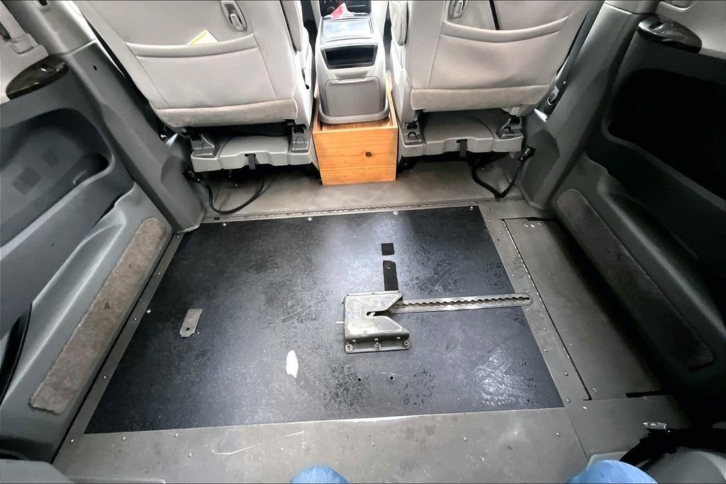 Used 2015 Toyota Sienna XLE w/ XLE Navigation Package image 25