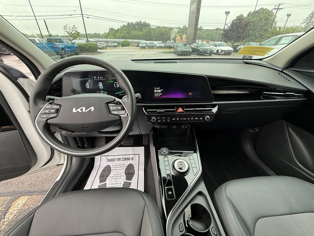 Used 2024 Kia Niro EX w/ EX Cold Weather Package FWD image 13