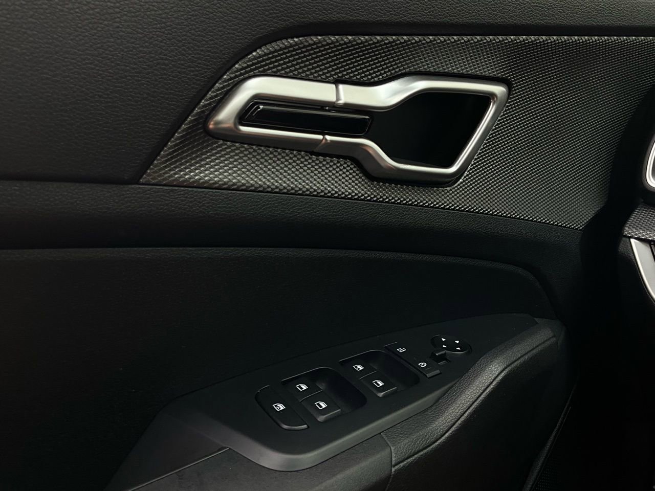 Used 2025 Kia Sportage LX image 19