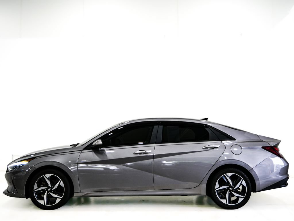 Used 2023 Hyundai Elantra SEL w/ Convenience Package FWD image 5