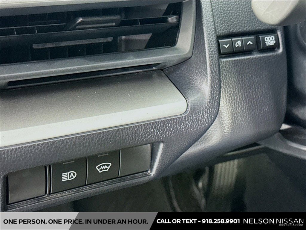 Used 2024 Toyota Prius LE image 10