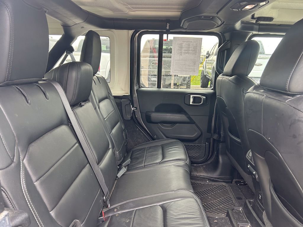 Used 2018 Jeep Wrangler Unlimited Sahara image 16