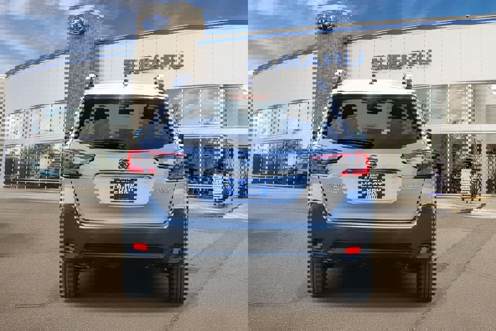 Used 2023 Subaru Outback Premium image 3