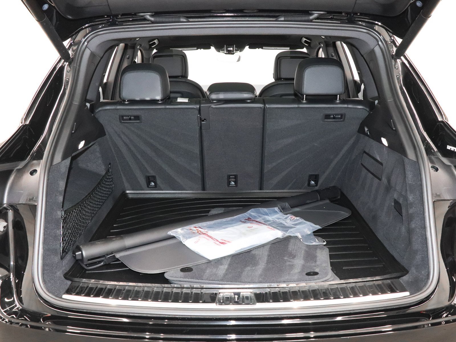 Used 2023 Porsche Cayenne Platinum Edition image 30