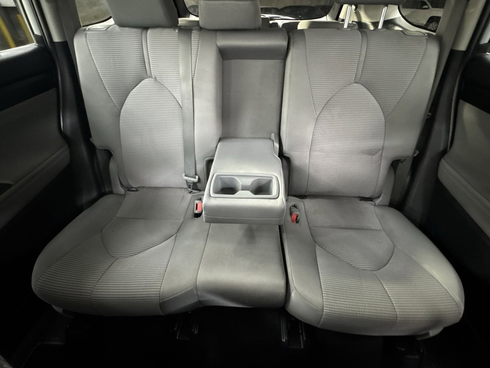 Used 2023 Toyota Highlander LE FWD image 5