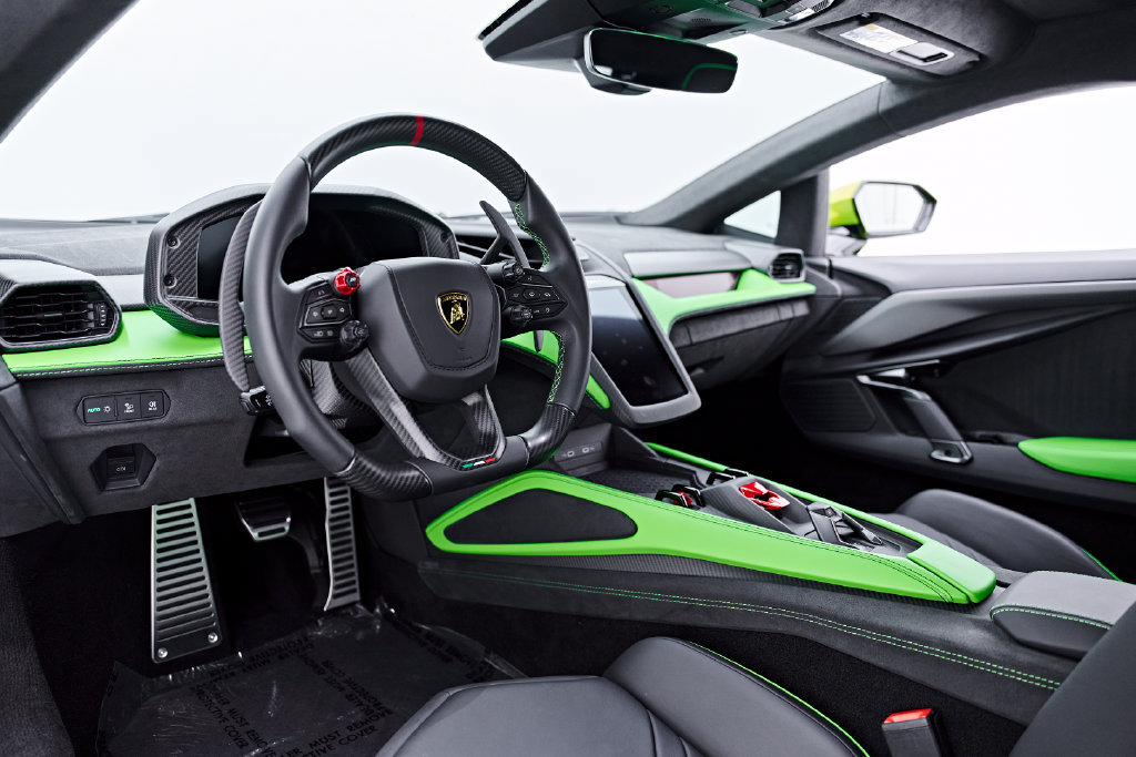 Used 2025 Lamborghini Revuelto AWD/4WD image 2