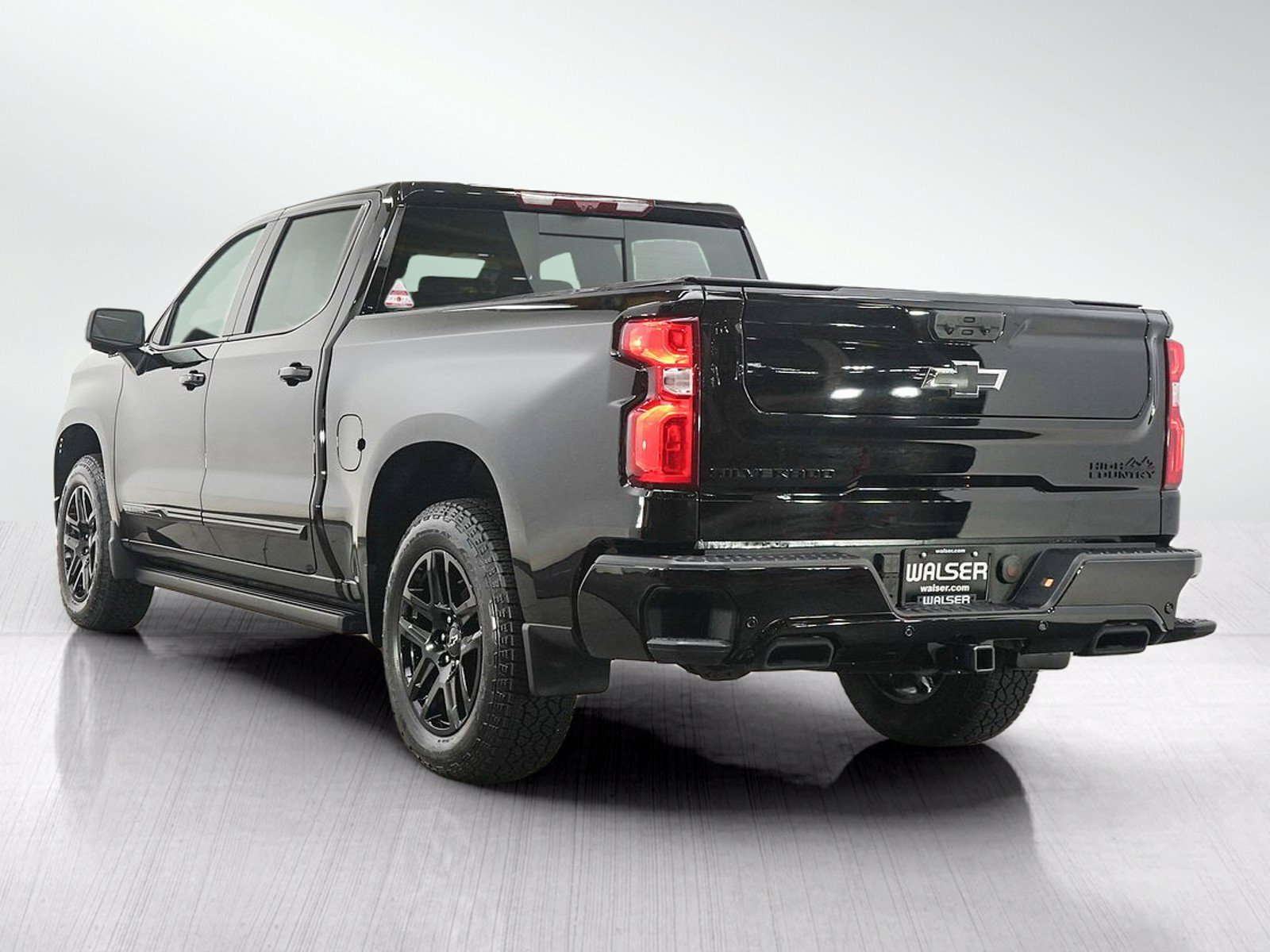 Used 2026 Chevrolet Silverado 1500 High Country w/ Midnight Edition AWD/4WD image 3