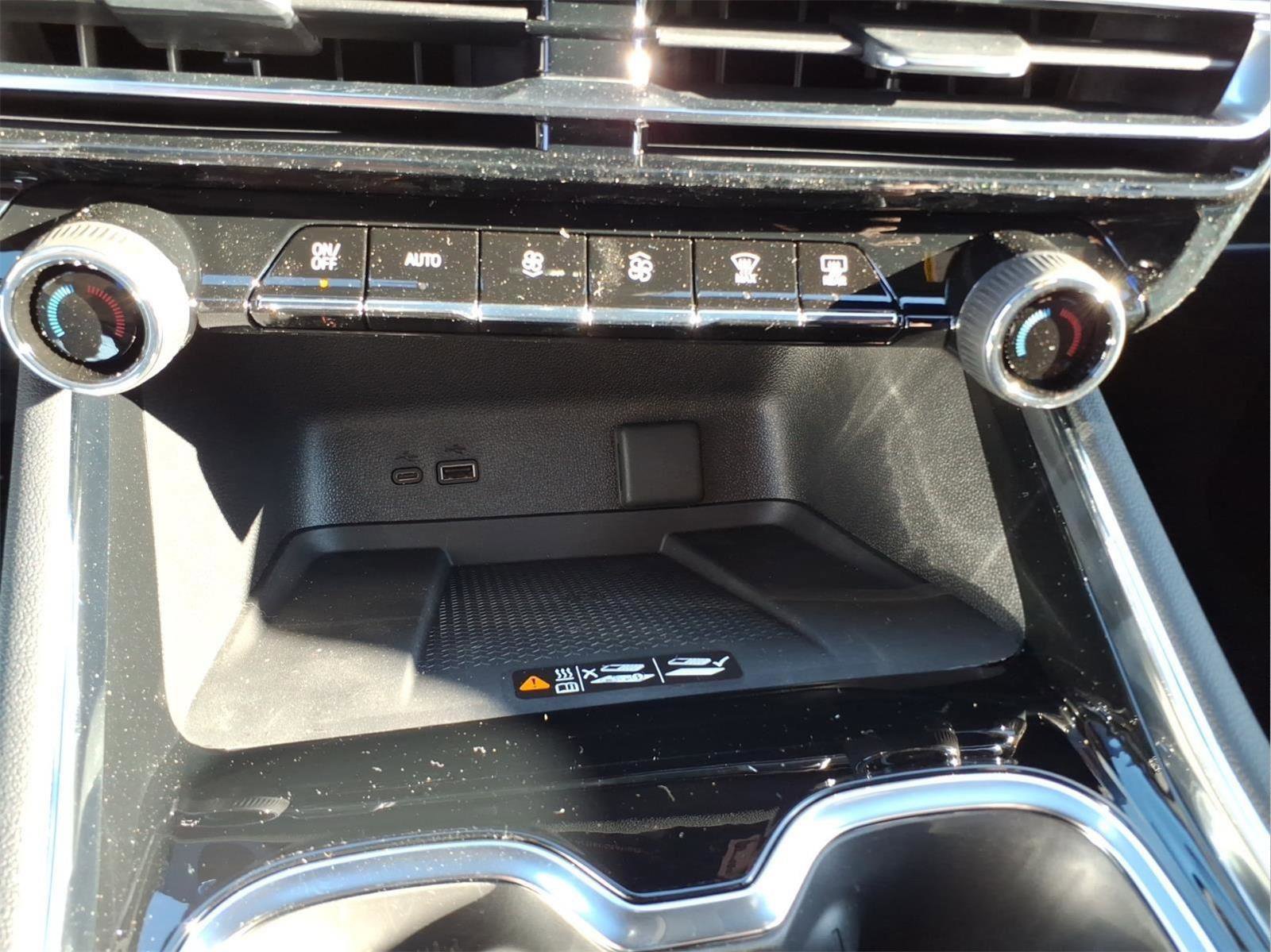 New 2026 Chevrolet Traverse LT image 23