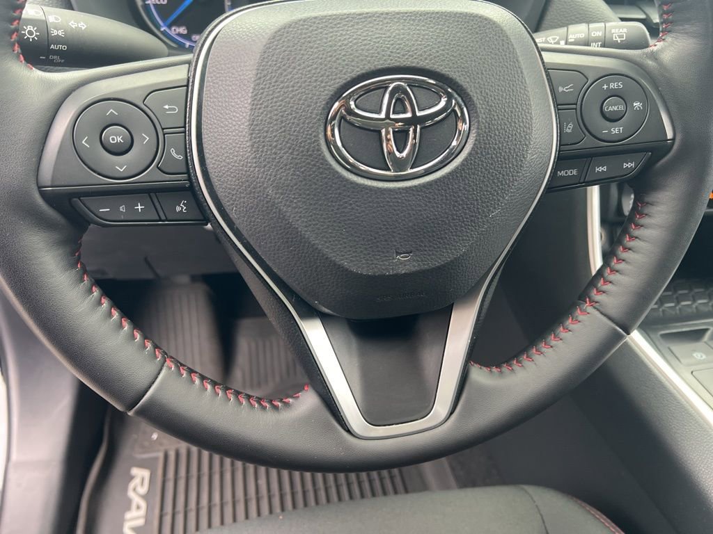 Used 2023 Toyota RAV4 SE image 13