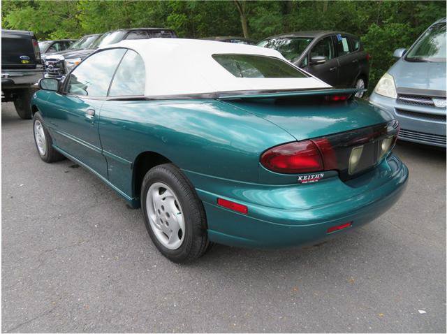 Used 1997 Pontiac Sunfire SE w/ Opt Pkg 3 FWD image 2