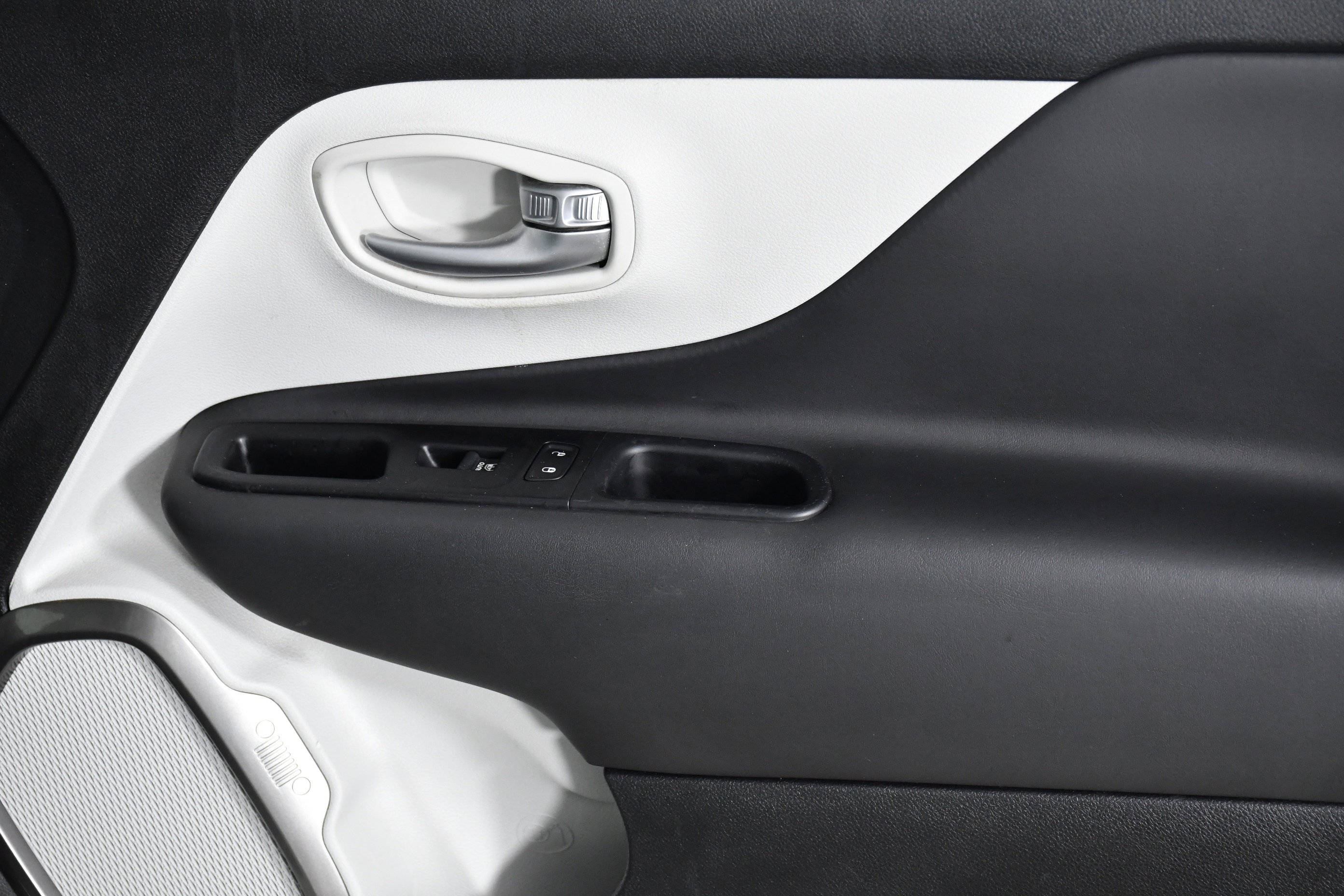 Used 2020 Jeep Renegade Limited image 28