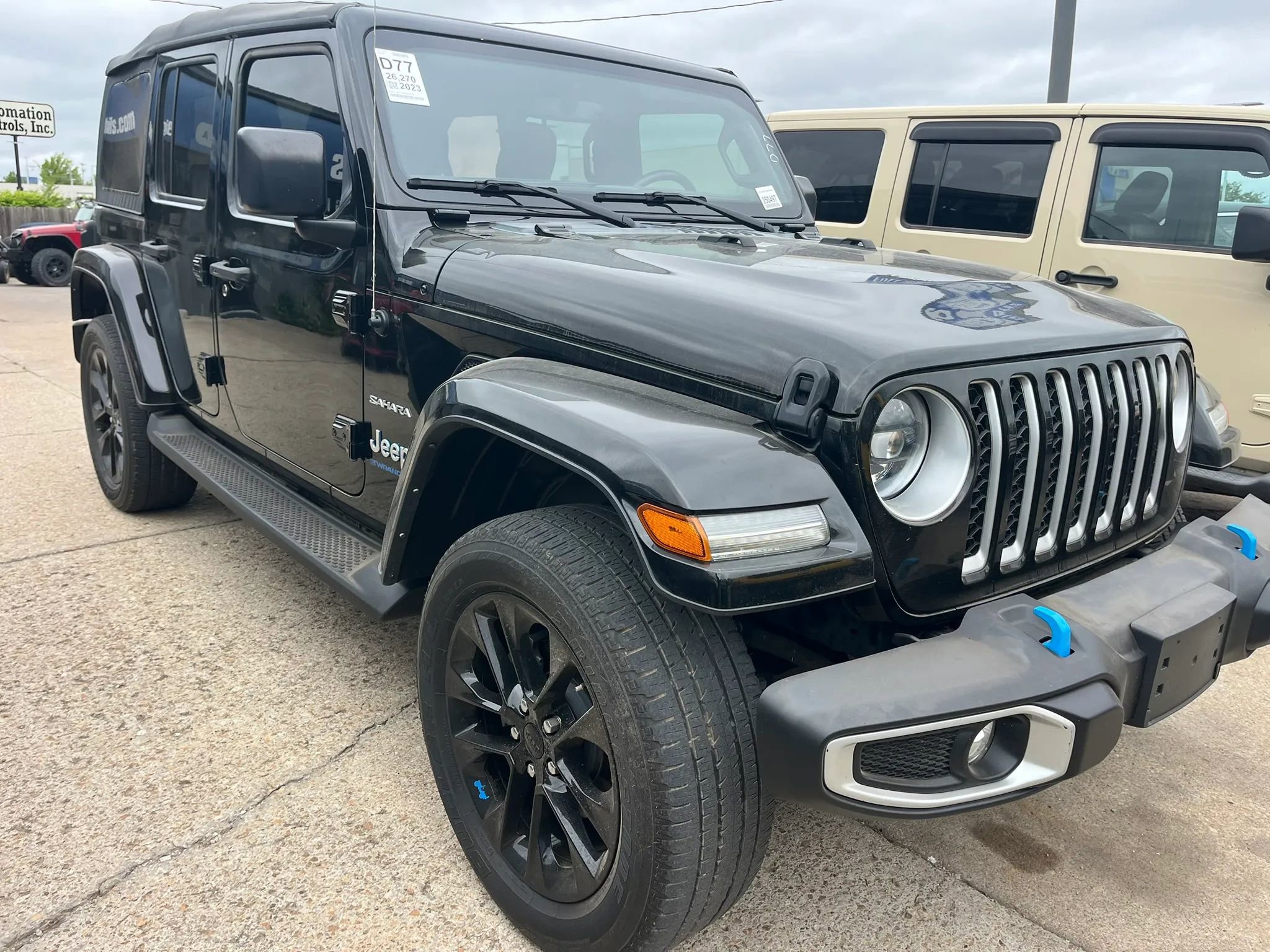 Used 2023 Jeep Wrangler Unlimited Sahara w/ Cold Weather Group AWD/4WD image 29