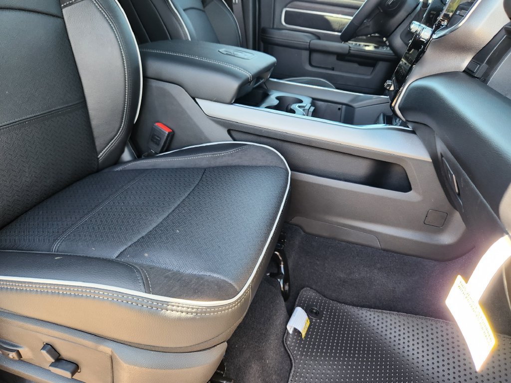 New 2026 RAM 2500 Laramie AWD/4WD image 14