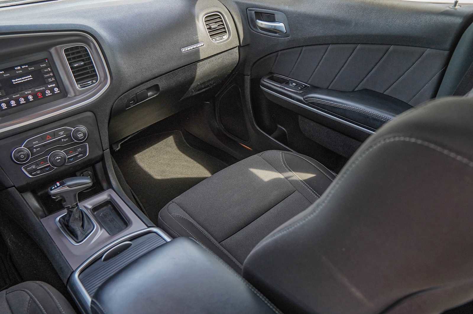 Used 2019 Dodge Charger SXT image 26