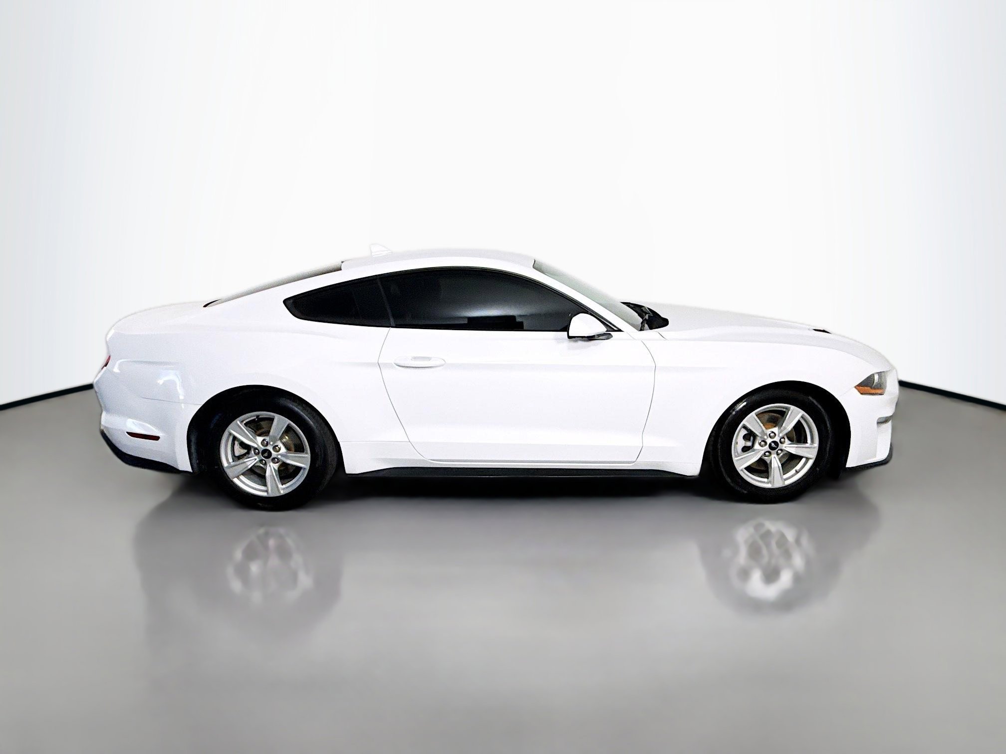Used 2021 Ford Mustang EcoBoost image 11