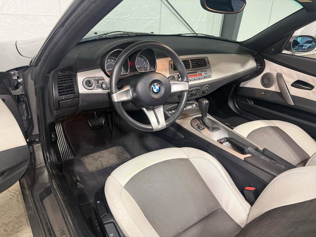 Used 2003 BMW Z4 2.5i RWD image 9