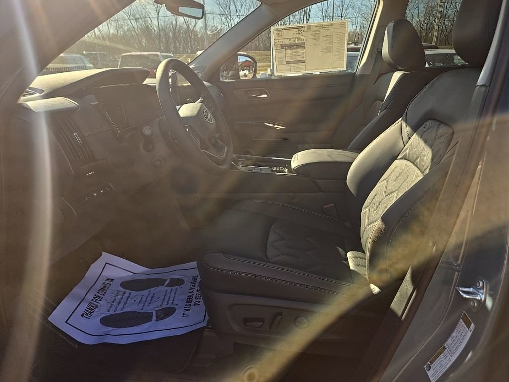 New 2026 Nissan Pathfinder Platinum image 9