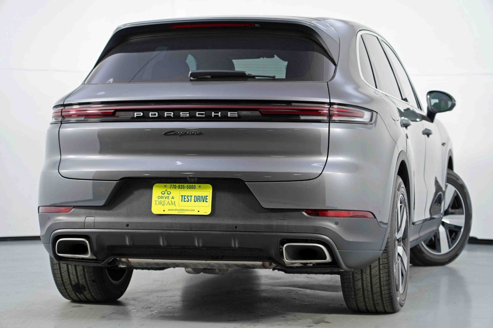 Used 2024 Porsche Cayenne w/ Technology Package image 5