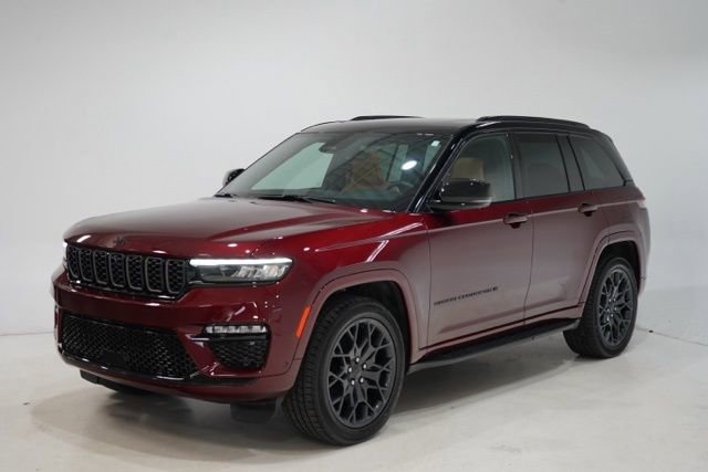 Used 2025 Jeep Grand Cherokee Summit w/ Obsidian Package image 3