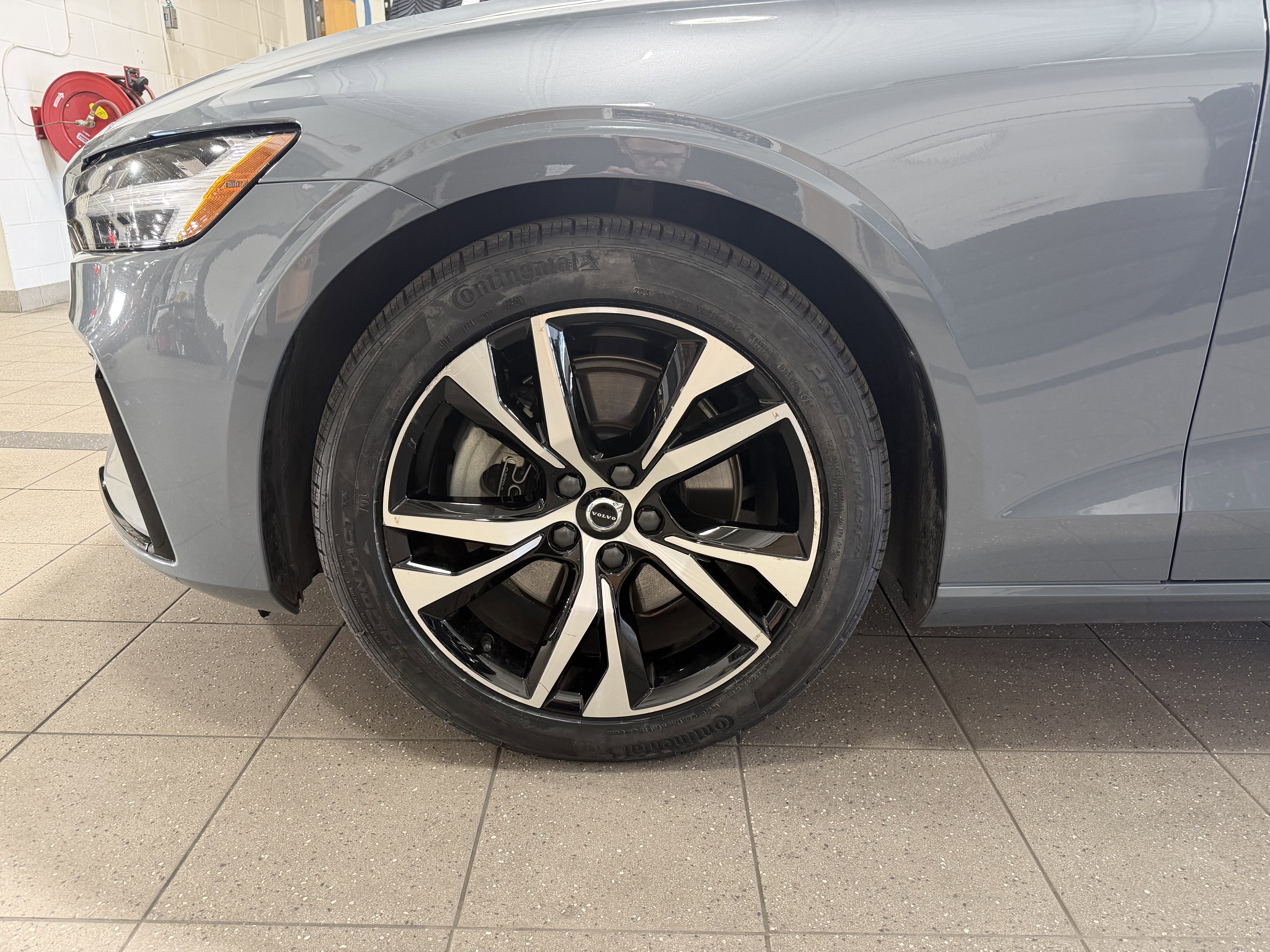 Used 2024 Volvo S60 B5 Core image 5