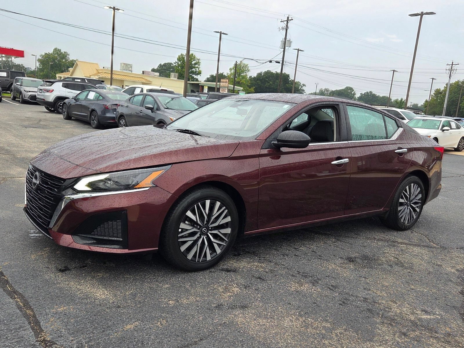 Used 2025 Nissan Altima 2.5 SV FWD image 3