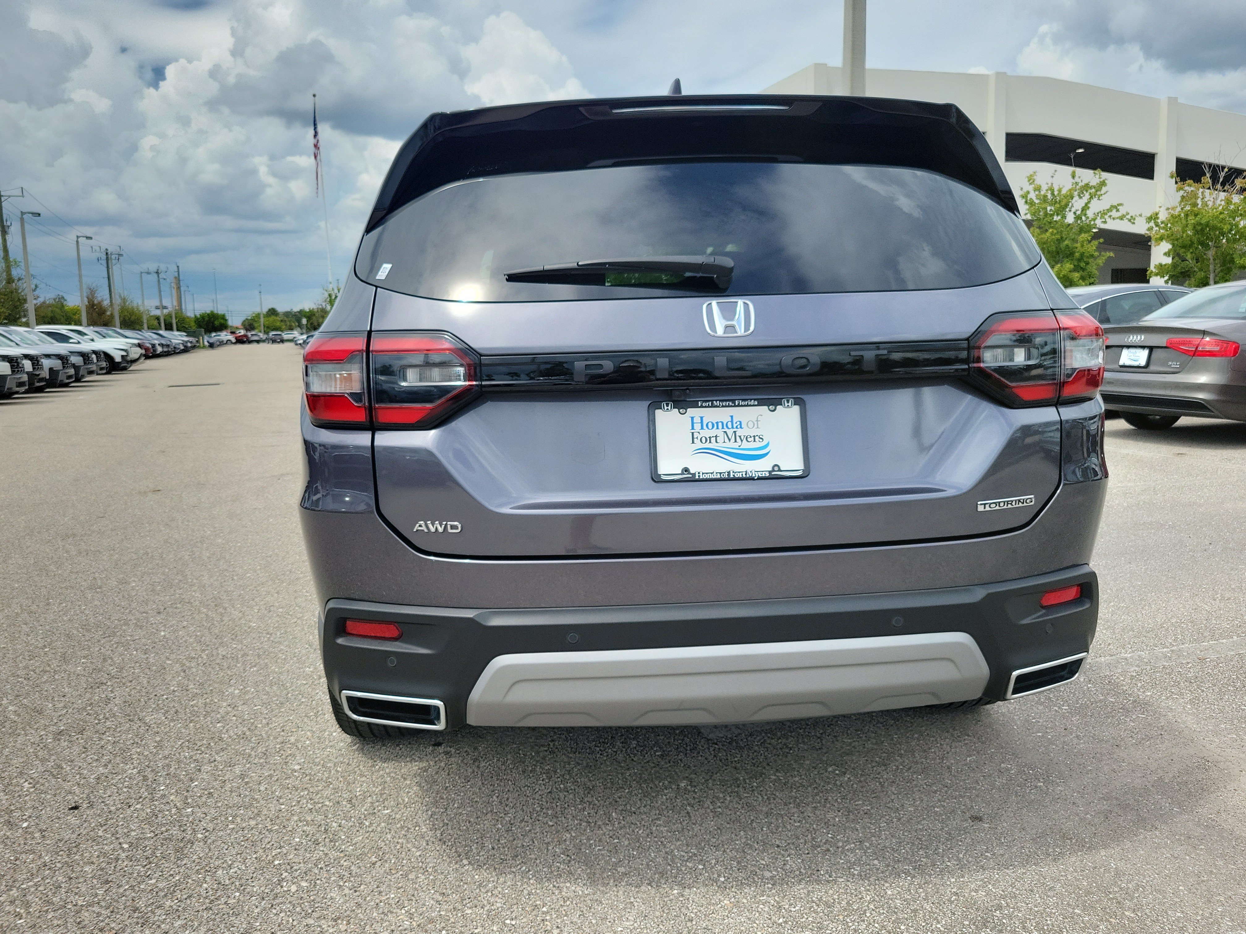 Used 2025 Honda Pilot Touring image 5