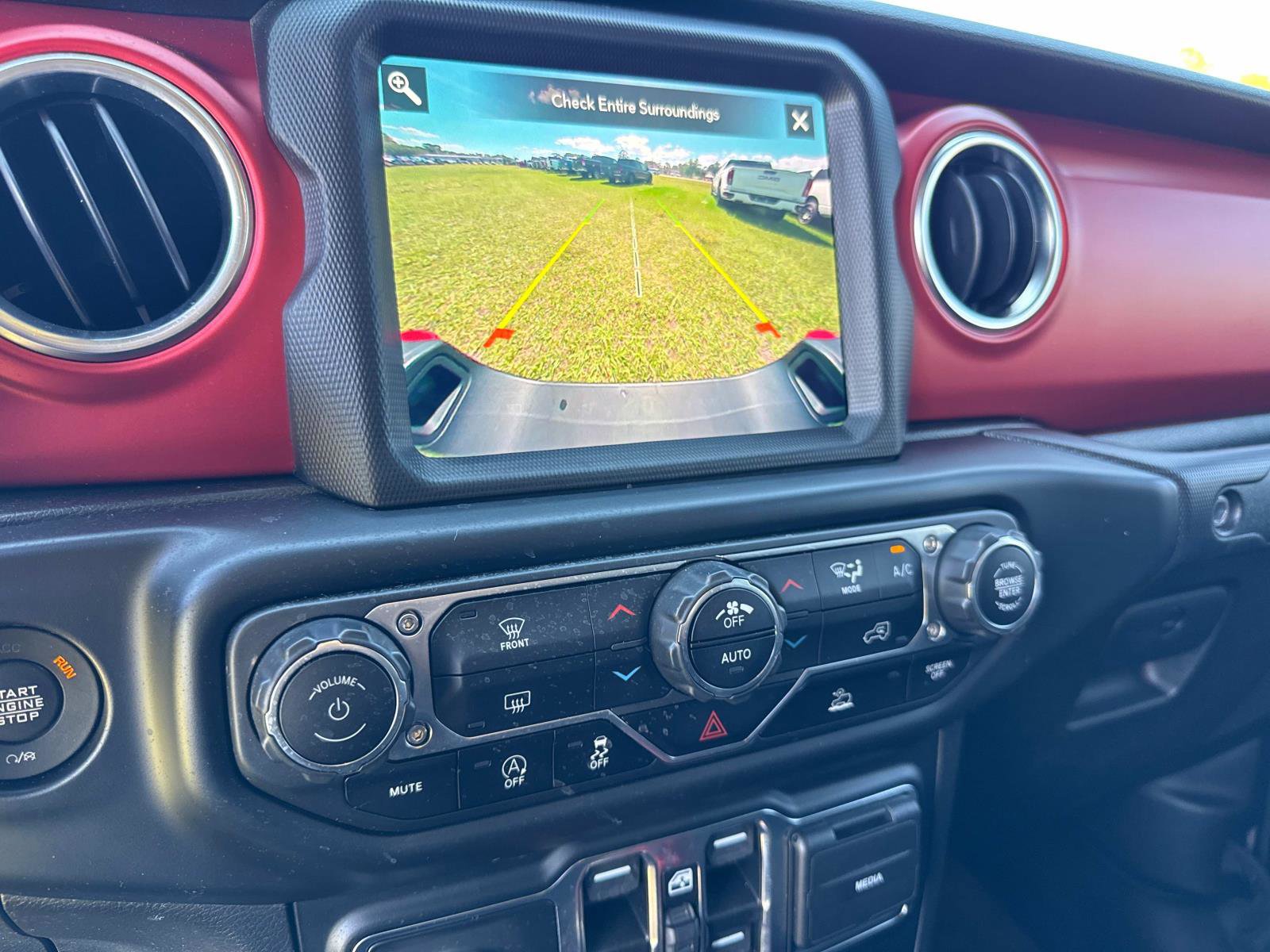 Used 2022 Jeep Gladiator Rubicon w/ LED Lighting Group AWD/4WD image 25