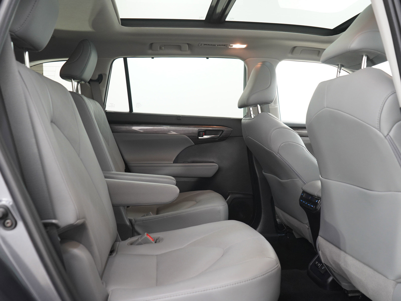 Used 2021 Toyota Highlander Platinum AWD/4WD image 12