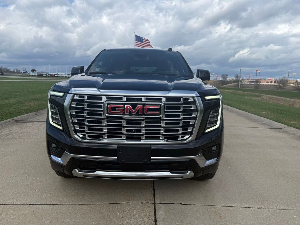 Used 2025 GMC Yukon XL Denali w/ Sun & Power Step Package image 12