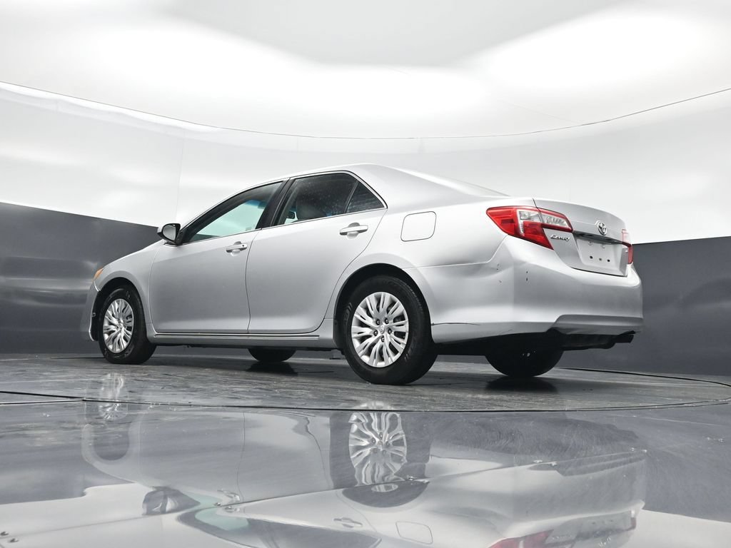 Used 2014 Toyota Camry LE FWD image 43