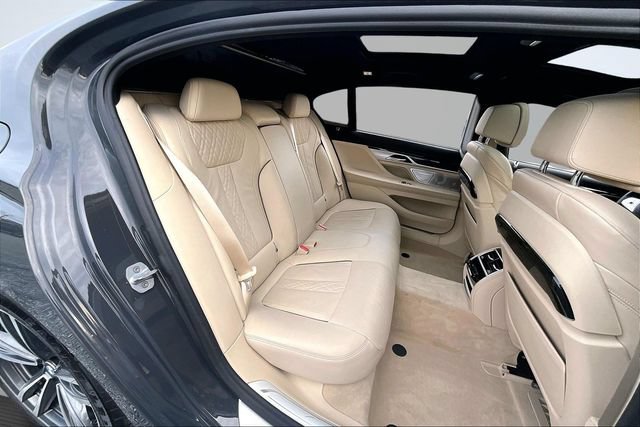 Used 2020 BMW 750i xDrive w/ Executive Package AWD/4WD image 25