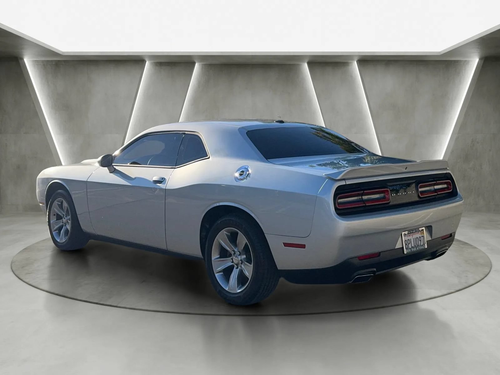 Used 2019 Dodge Challenger SXT RWD image 5